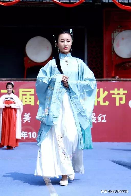 龙园第二届汉服文化节开幕，汉服小姐姐齐聚龙园欢度国庆