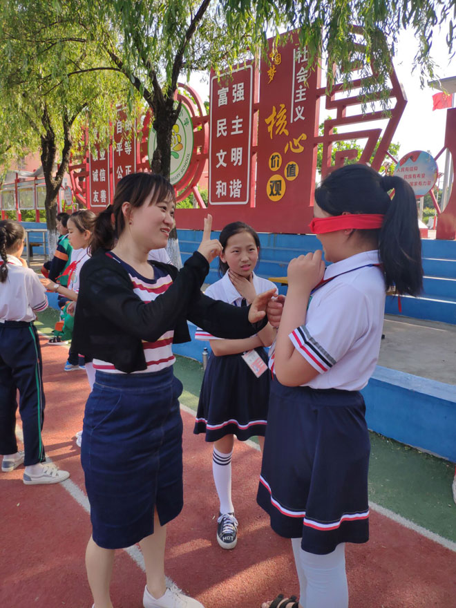 人际信任团体游戏.jpg