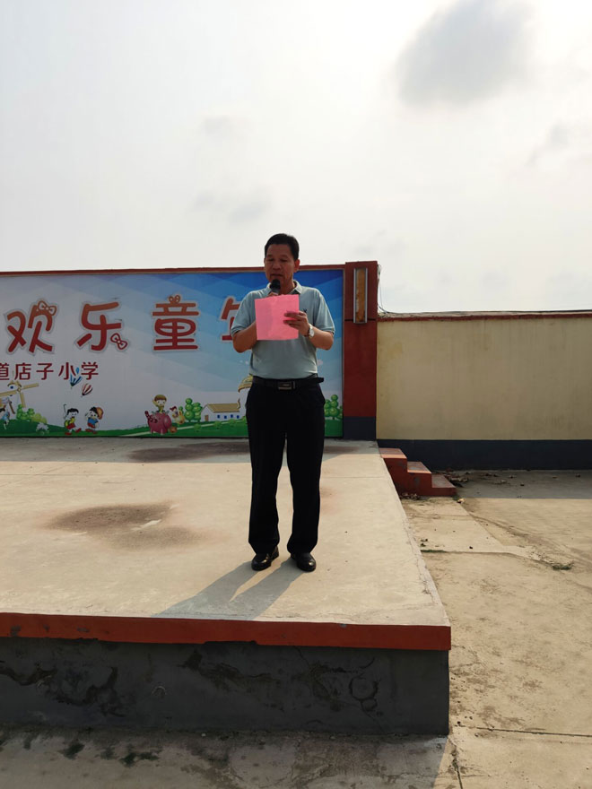 李校长发表讲话.jpg