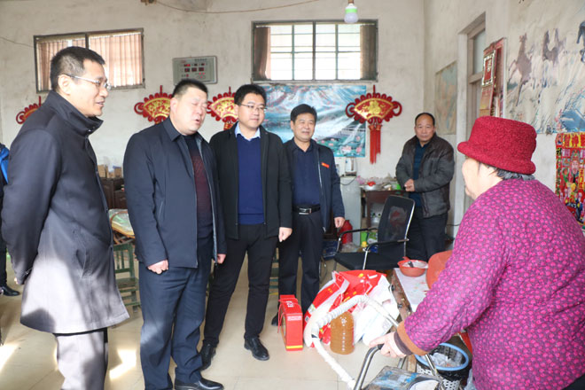 郁万成走访第一书记村-024.jpg 郁万成走访第一书记村-024.jpg