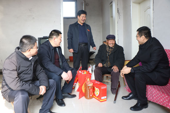 郁万成走访第一书记村-030.jpg 郁万成走访第一书记村-030.jpg