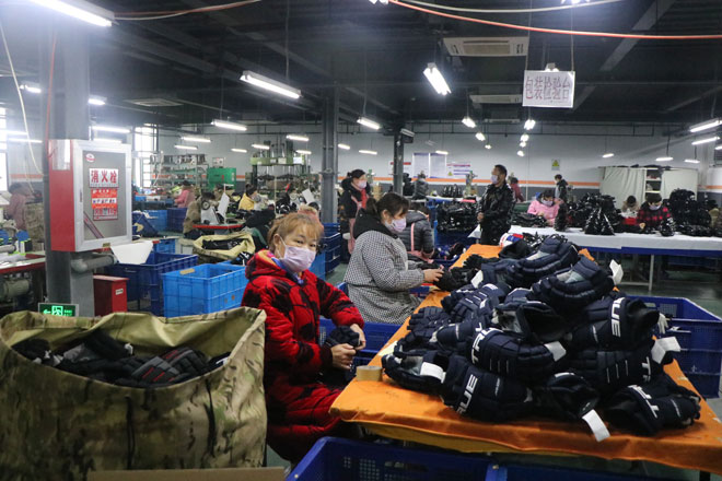 士太运动用品有序组织工人复产复工.jpg 士太运动用品有序组织工人复产复工.jpg