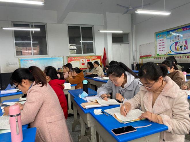 研读教材,遇到更好的自己-临沂汪沟小学六年级语文教材培训374.jpg 研读教材,遇到更好的自己-临沂汪沟小学六年级语文教材培训374.jpg