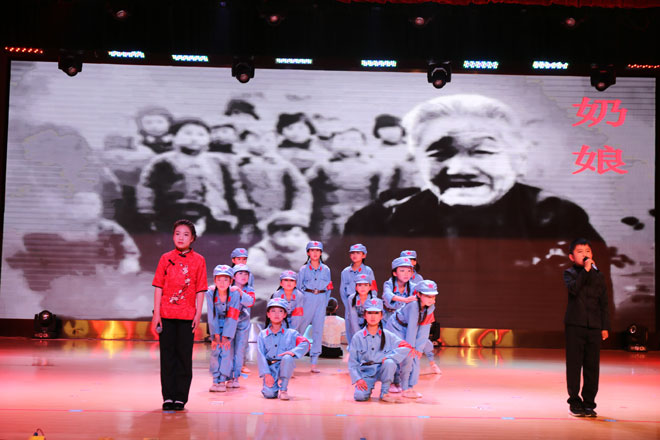 李官小学生文艺表演.jpg