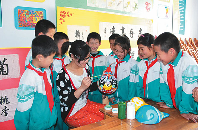 李官小学生学习京剧.jpg