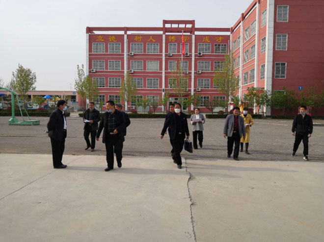 责任在心--担当在行——记临沂汪沟小学校长王桂峰坚守疫情防控一线事迹---复件(1)1497.jpg 责任在心--担当在行——记临沂汪沟小学校长王桂峰坚守疫情防控一线事迹---复件(1)1497.jpg