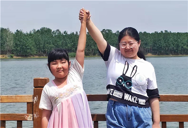 3姐妹亲密无间.jpg