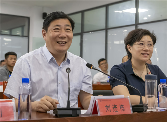 郯城县委书记刘连栋现场连线.jpg