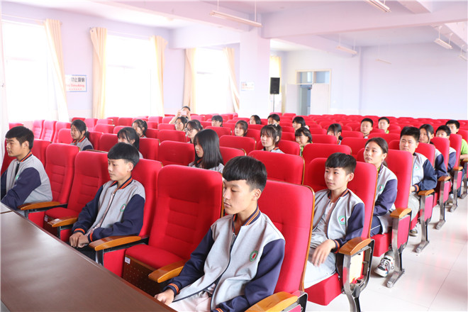 企业到中学捐民法典 018.jpg