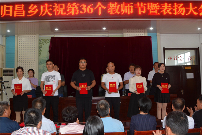 B90_7153_爱奇艺.jpg B90_7153_爱奇艺.jpg