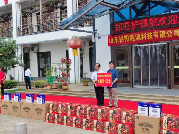 爱心捐赠暖人心---敬老院内显温情--新闻通稿(1)549.jpg