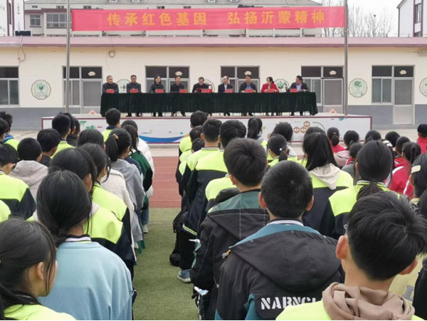 沂水县院东头镇初级中学举行“传承红色基因，弘扬沂蒙精神”主题教育报告会572.jpg