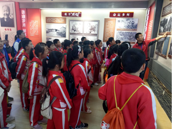 沂水县院东头镇初级中学举行“传承红色基因，弘扬沂蒙精神”主题教育报告会577.jpg
