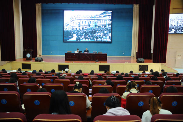 尹志林在临沂大学宣讲“沂蒙精神”(8)687.jpg