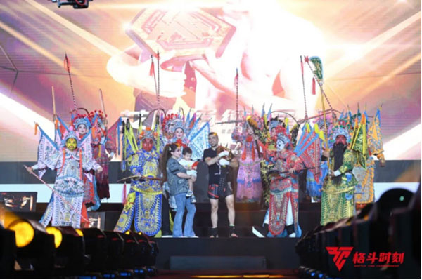 “伊朗大魔王”尼卡一夜封将,斩获格斗时刻63KG级金腰带,郑召玉复仇之战热血胜利!712.jpg