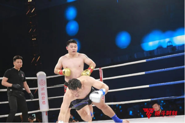 “伊朗大魔王”尼卡一夜封将,斩获格斗时刻63KG级金腰带,郑召玉复仇之战热血胜利!876.jpg