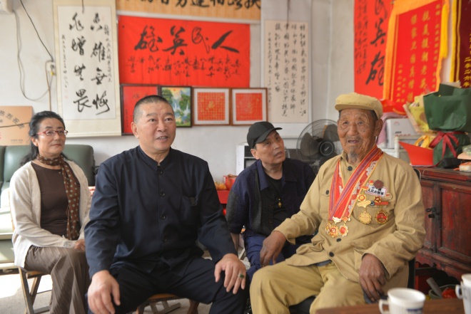 尹志林千场红色公益宣讲第 269 场:探望慰问沂蒙百岁革命老英雄